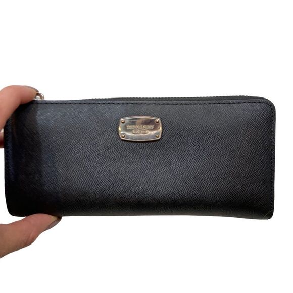 Michael Kors Black Leather Jet Set Travel Zip Around Wallet - Picture 4 of 14